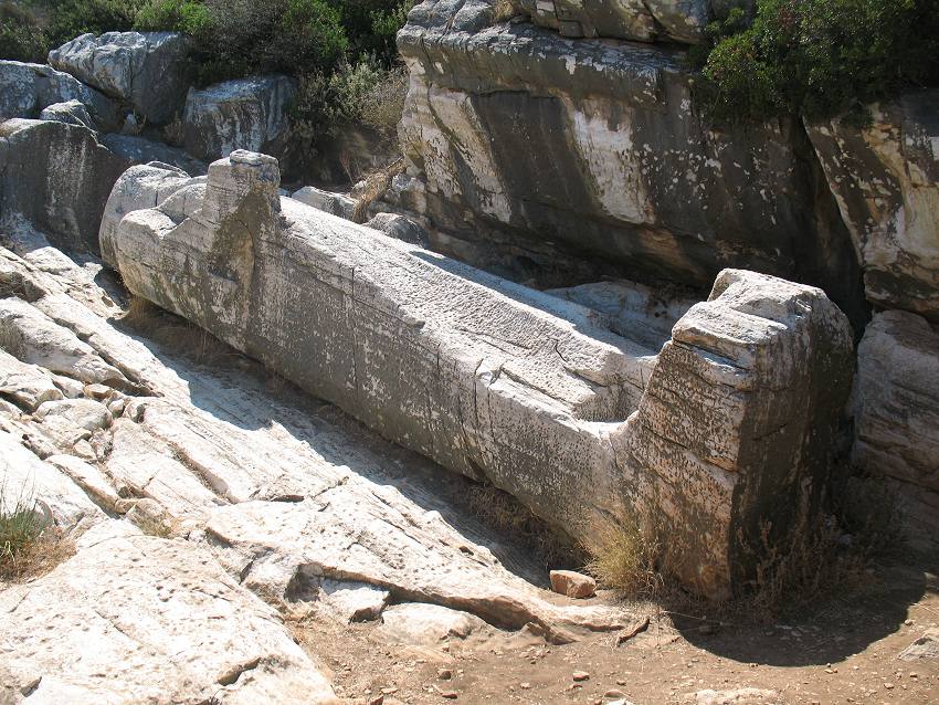 Kouros statue in Apollon Village